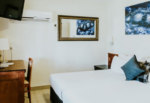 יוגה, פילאטיס וסאפ בנחשולים עם אורית אופיר