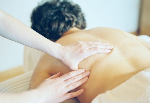 טיפול בכאבי גב באמצעות רפואת איורוודה