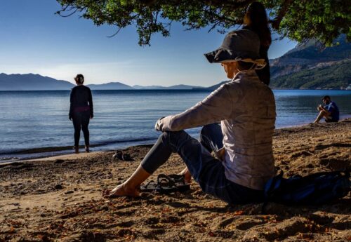 שורשים באדמה – ריטריט יוגה, תנועה וצמיחה ביוון