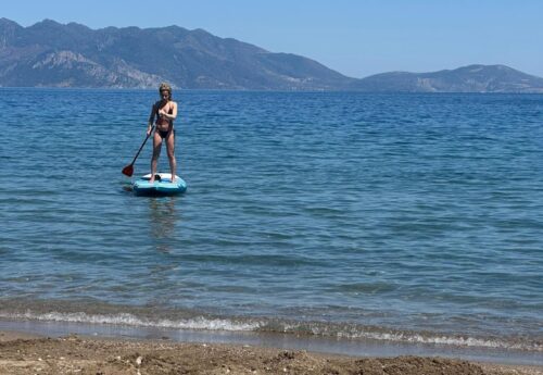 שורשים באדמה – ריטריט יוגה, תנועה וצמיחה ביוון